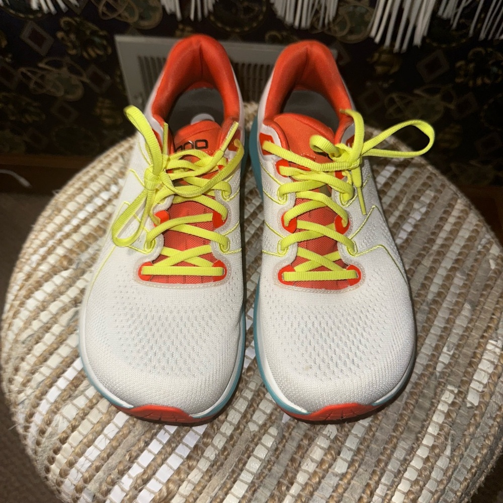 Topo Phantom 2 Dynamic Women's Athletic Shoes in White, Red, and Yellow size 9